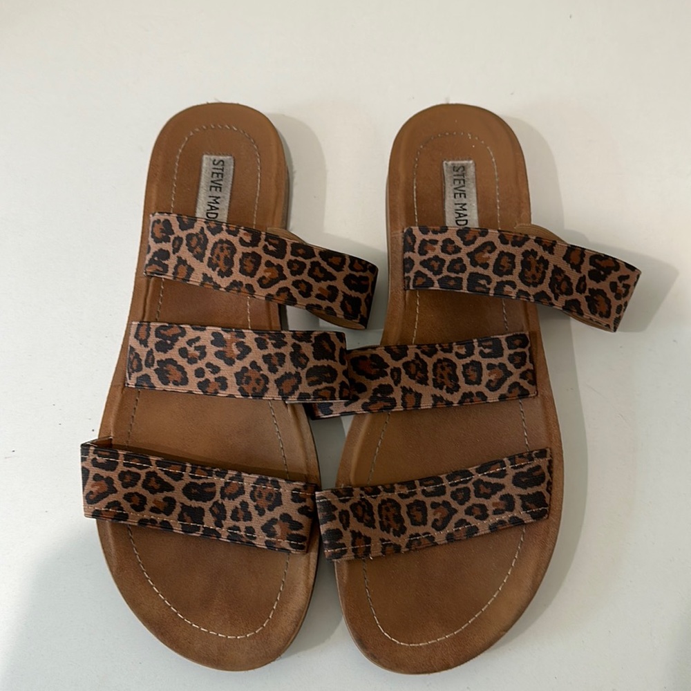 Women’s Steve Madden cheetah sandals size 10